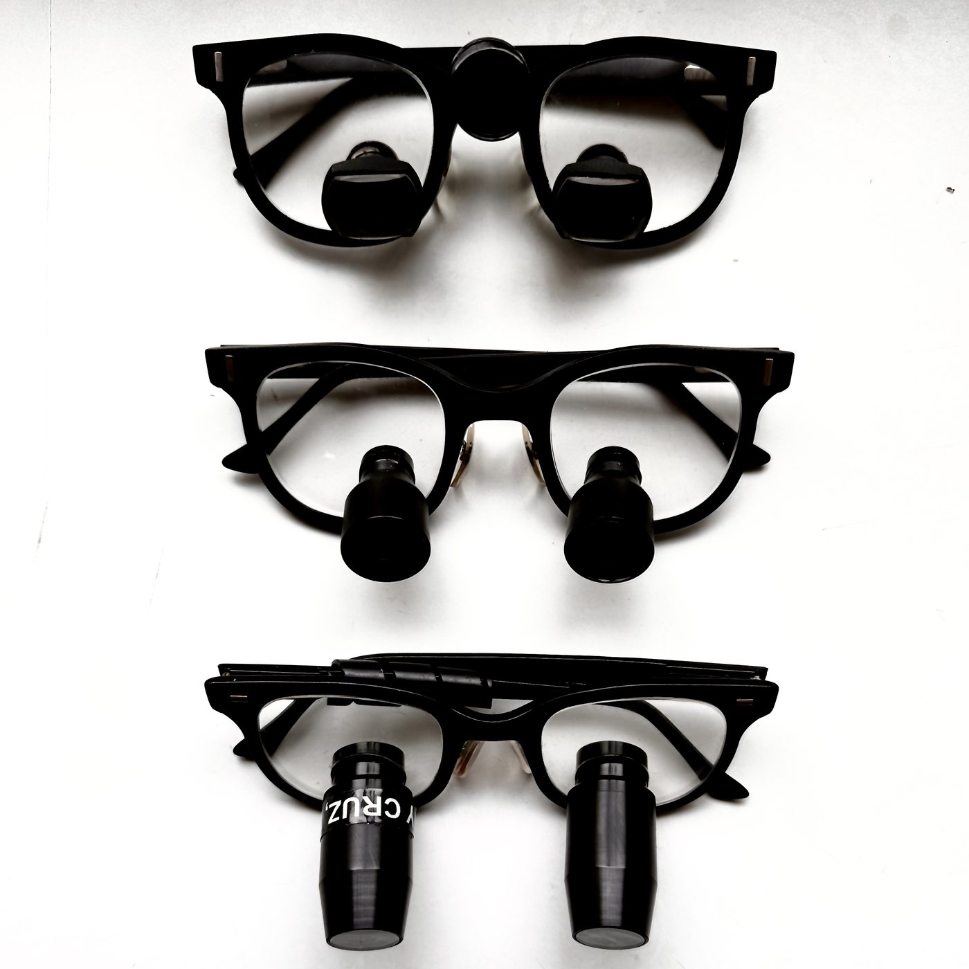 Surgical loupes, shallow depth of field
